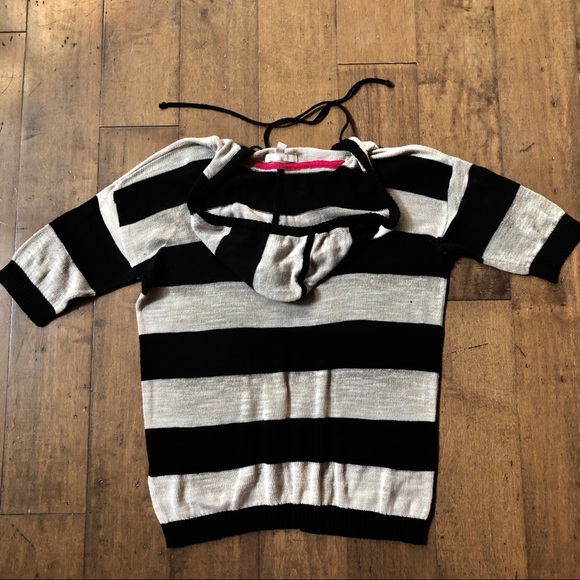 Banana Republic Short Sleeve Hoodie Sweater EUC M - Picture 3 of 4